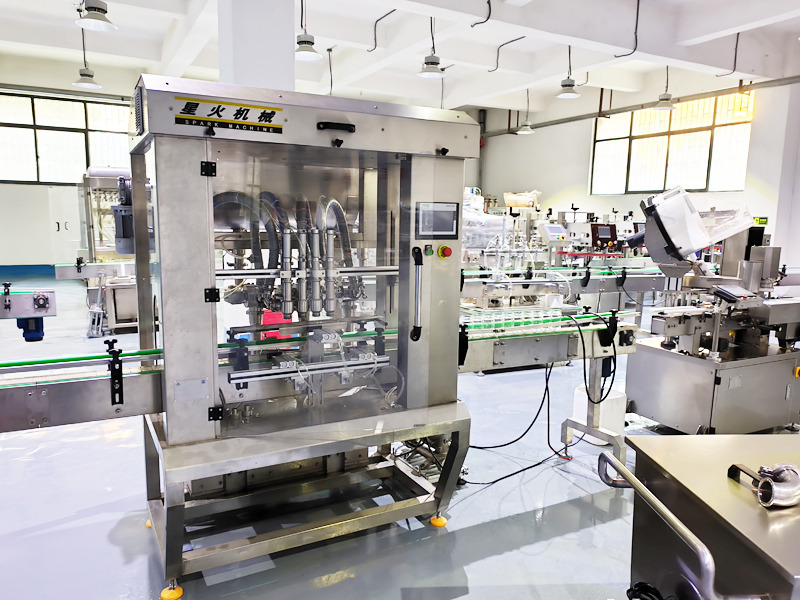 全自動辣椒醬灌裝機怎麽選才能匹配生產要求（qiú）？