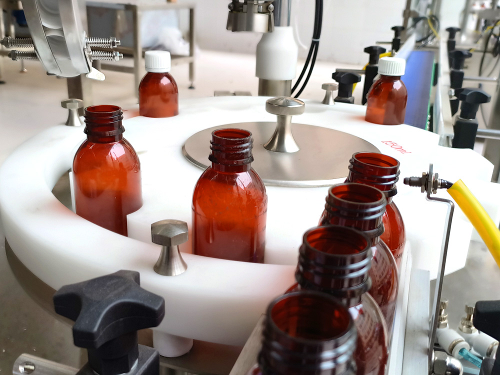 全自動小瓶灌裝旋（xuán）蓋一體機設備 高速口