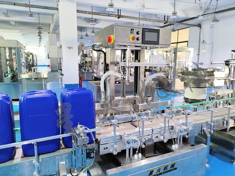 雙頭化工液體稱重式灌裝生產線以創新（xīn）智能技術為基礎