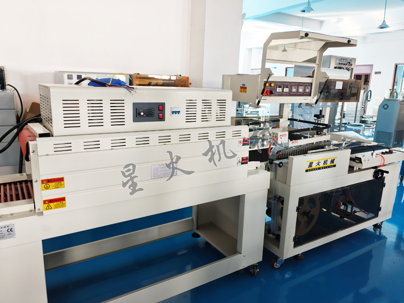 江蘇食品包裝機升級熱收縮包裝技術，給出休閑零食包裝新體（tǐ）驗