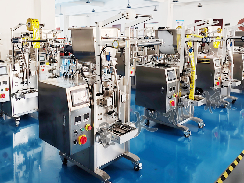 立（lì）式辣椒（jiāo）醬包裝機——5-100g小袋（dài）醬料自動製袋包裝解（jiě）決方案（àn）