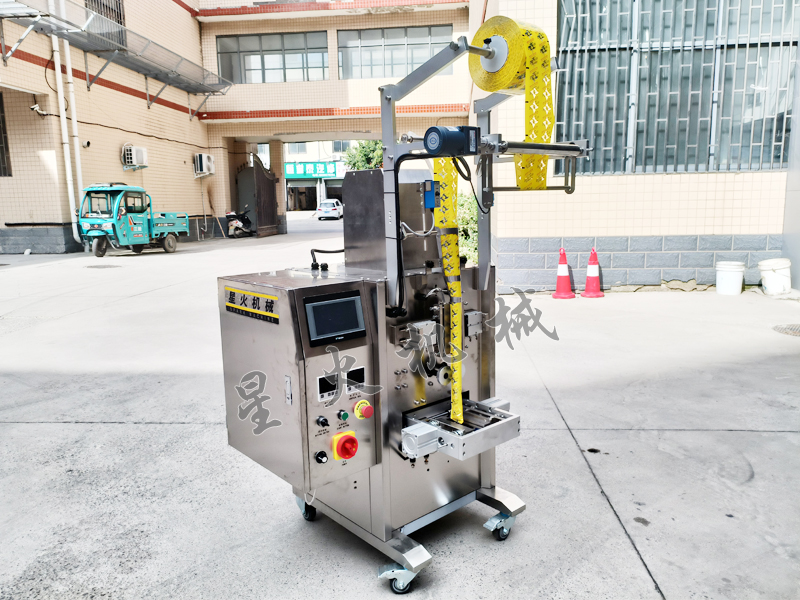 背封漱口水小型（xíng）液體自動（dòng）包裝機的技（jì）術（shù）特點及用途